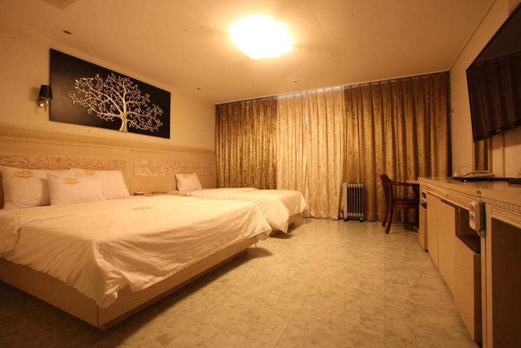J-Top Hotel Siheung Habitación foto