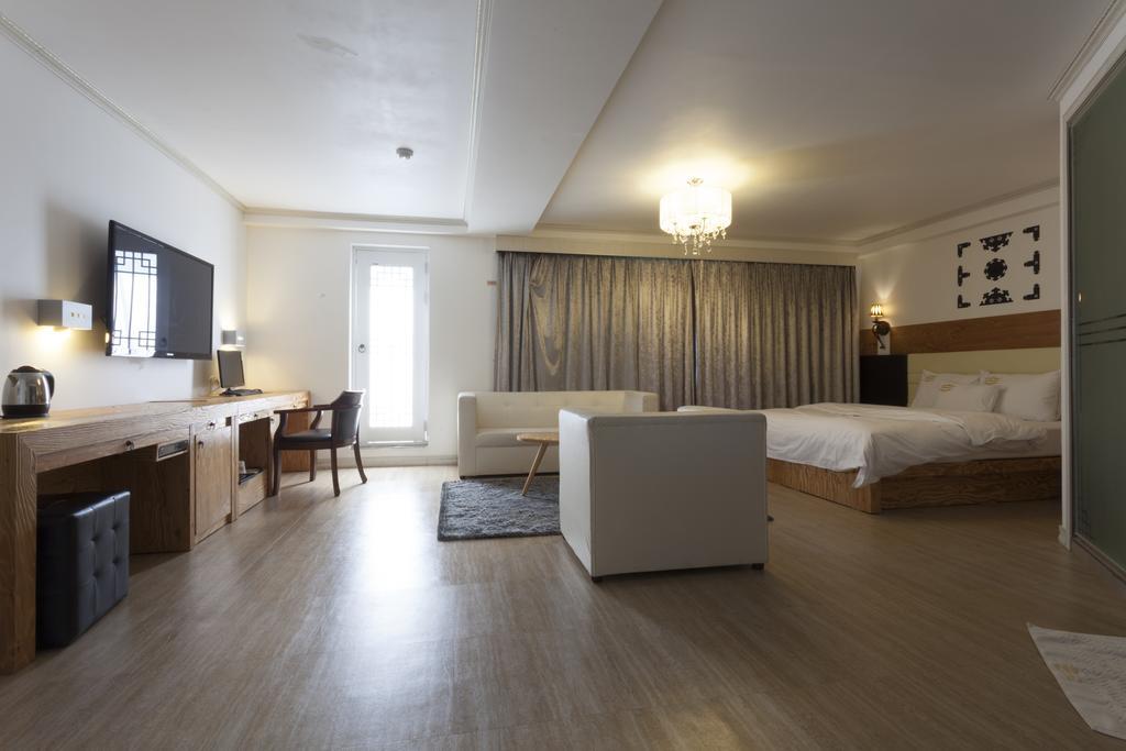 J-Top Hotel Siheung Habitación foto